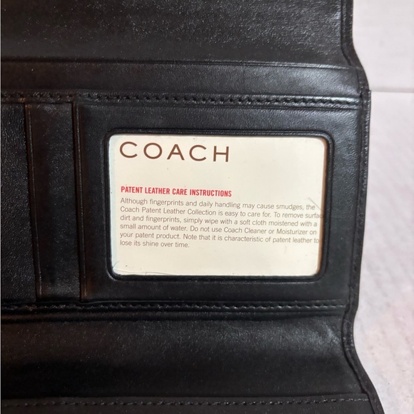 Coach vintage Elegant Black Leather wallet with Gold Accent - Picture 5 of 6